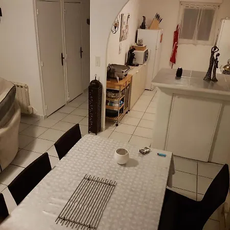 Location Sur Laval Лаваль