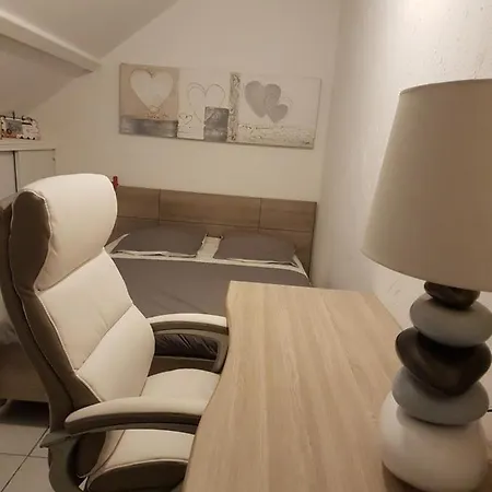 Location Sur Laval Отель типа 